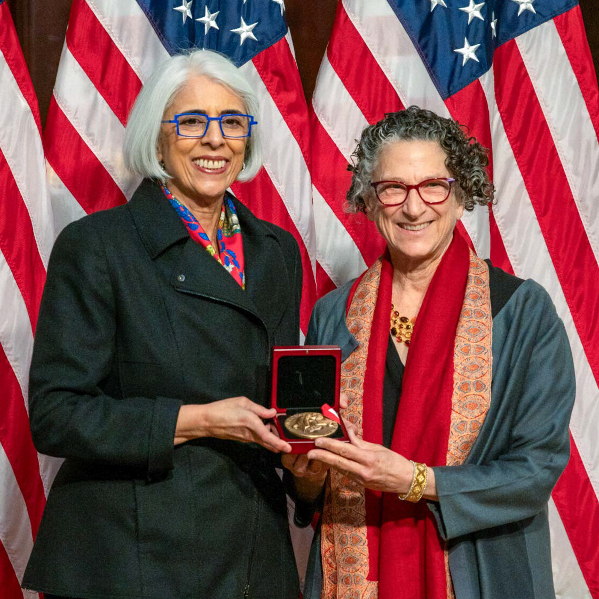 Cynthia Dwork receiving the National Medal of Science.