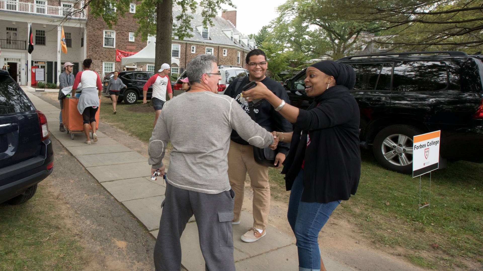 Students and families moving into dorms