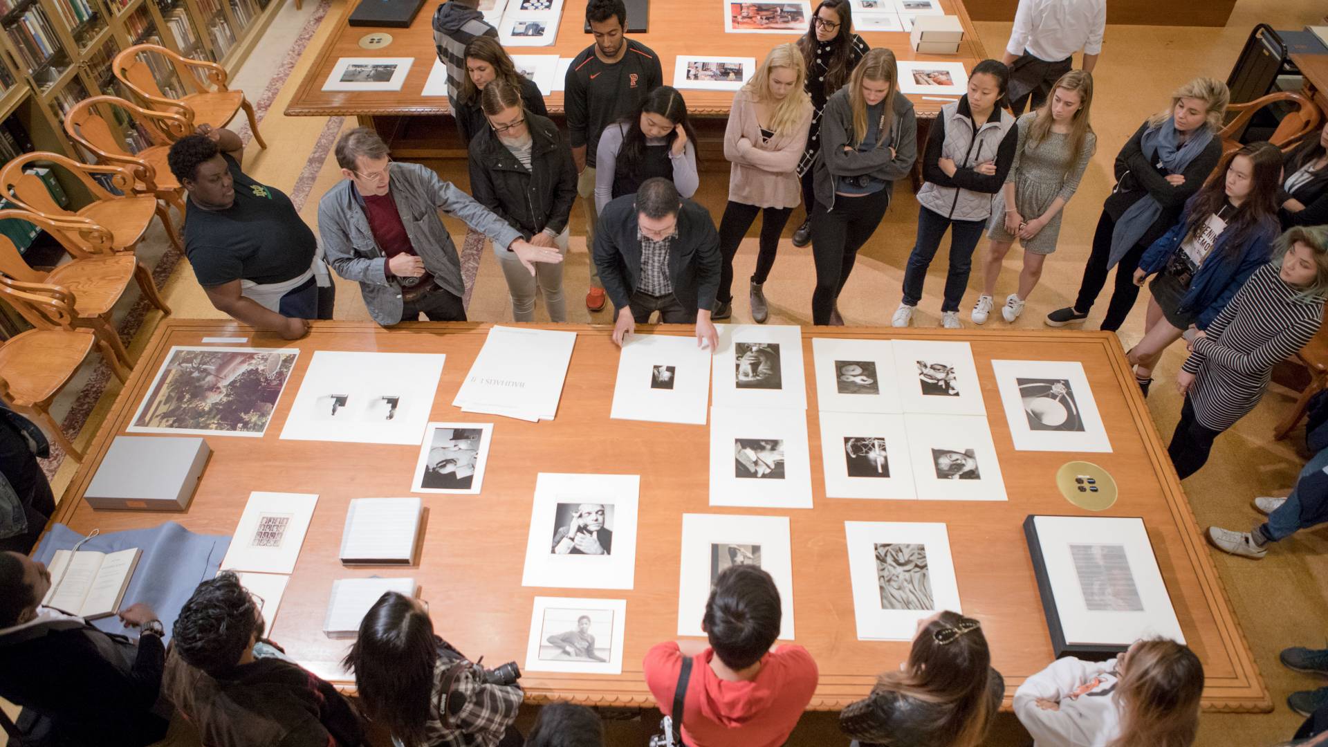 Students looking at photos in New York Gallery