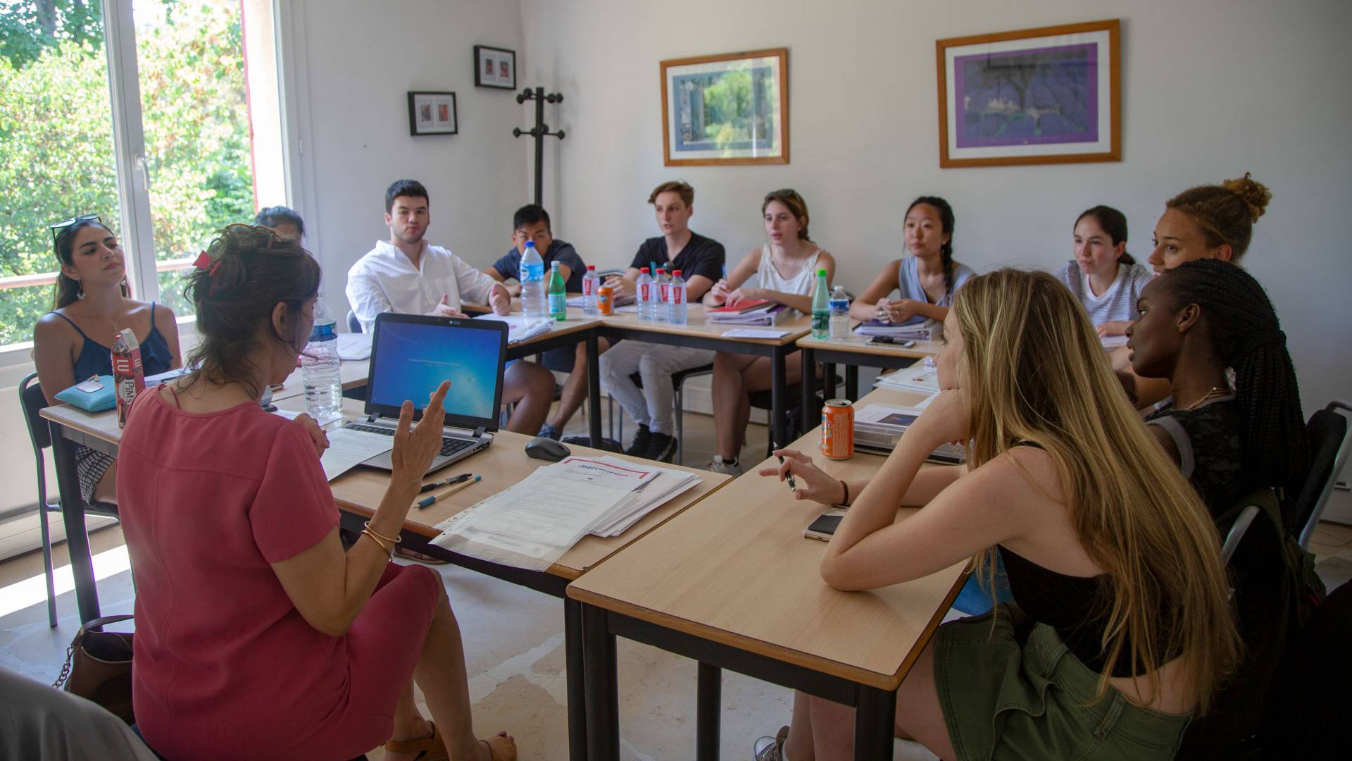 Students taking language immersion class at Aix-en-Provence language institute in France