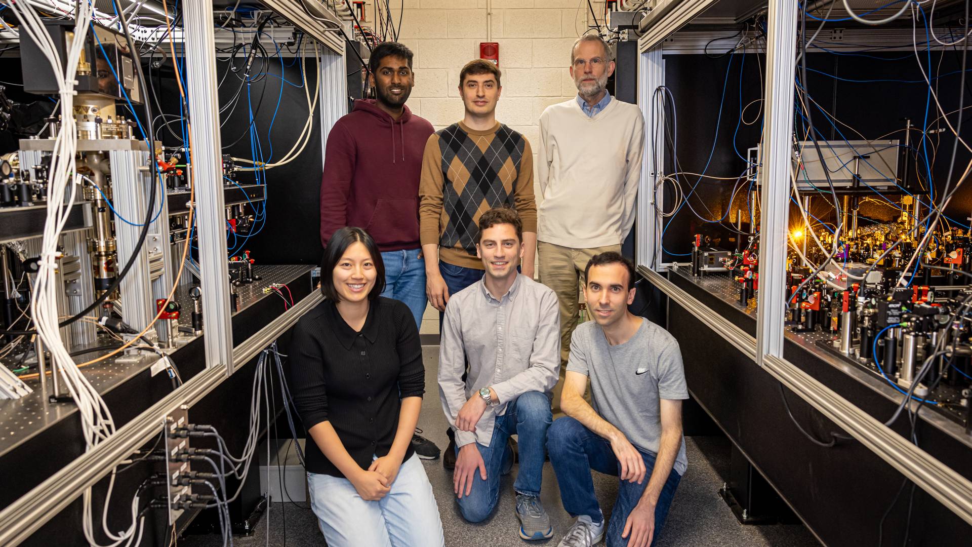 Waseem Bakr and colleagues in lab