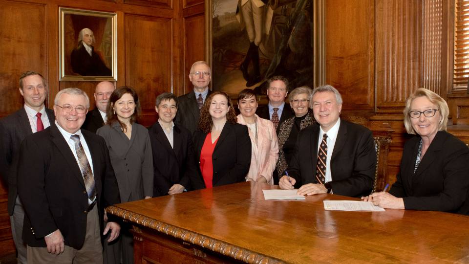 Representatives of the U.S. Department of Energy, the Princeton Plasma Physics Laboratory and Princeton University sitting in Nassau Hall together