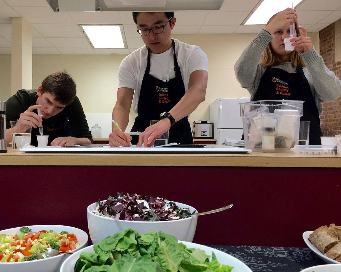 Freshman Seminar Science, Society and Dinner with Daniel Shepard, Shun Yamaya, Liz Haile