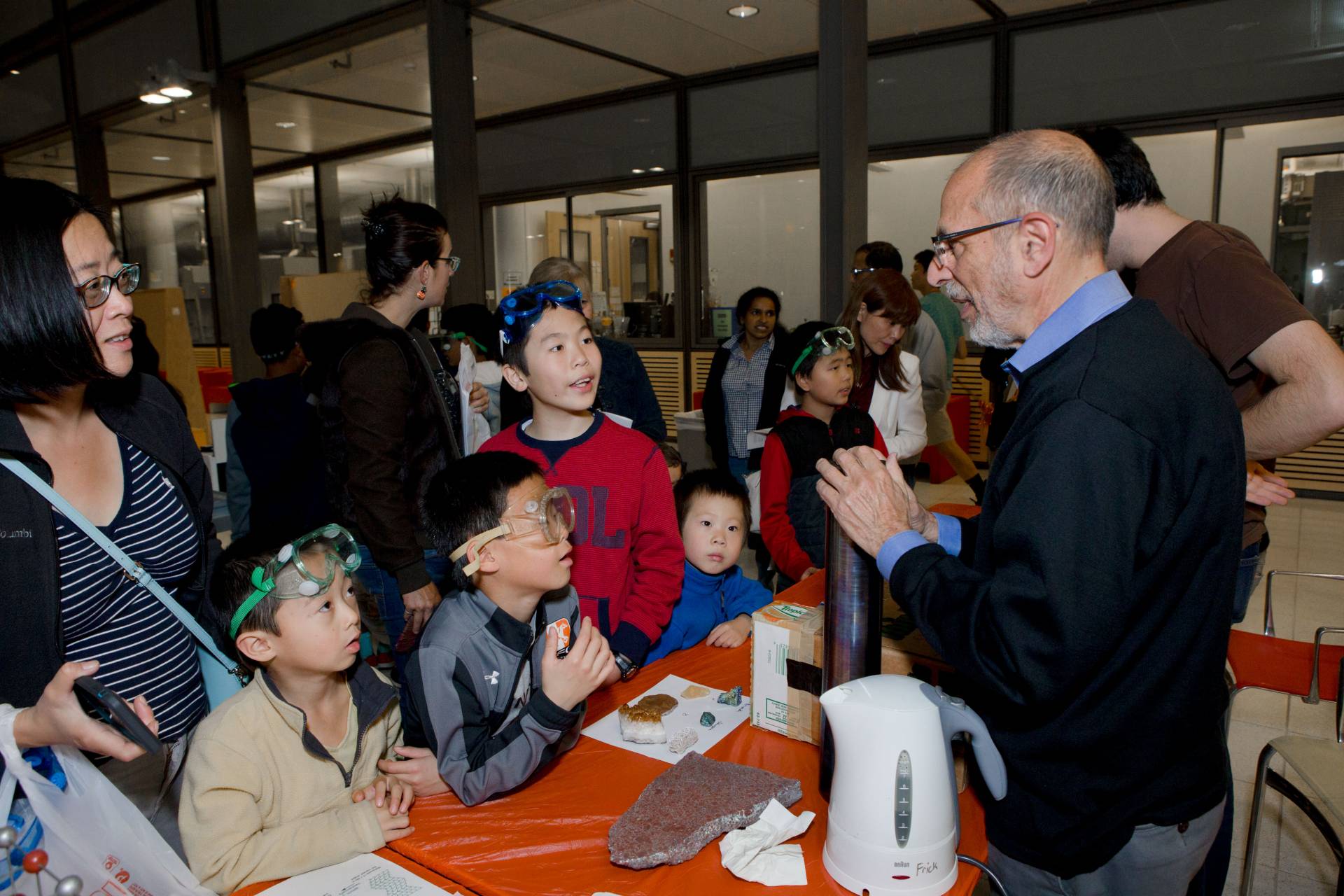 Professor Robert Cava talking to children at Chemistry Rocks event