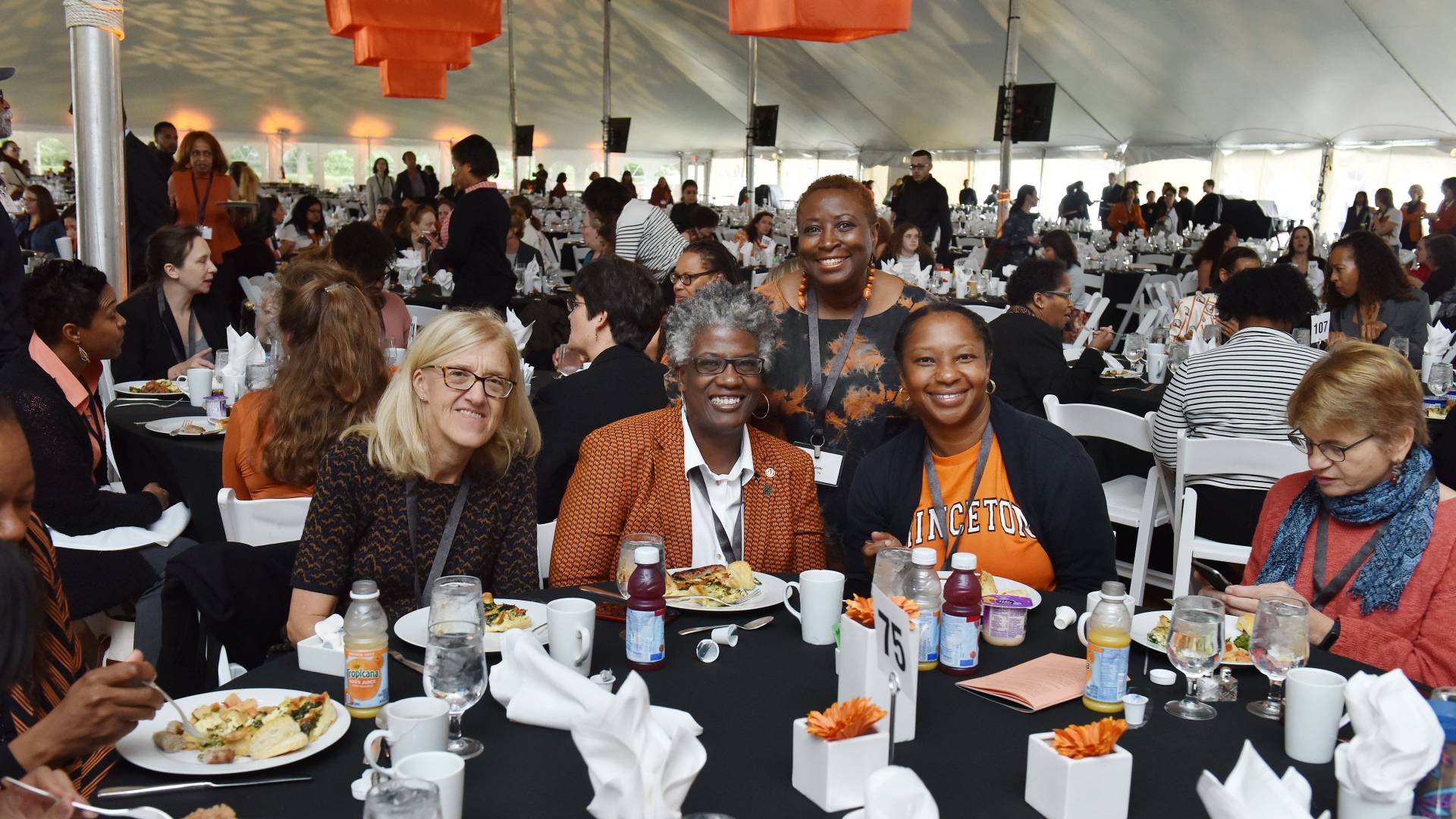 Alumnae having breakfast at She Roars conference