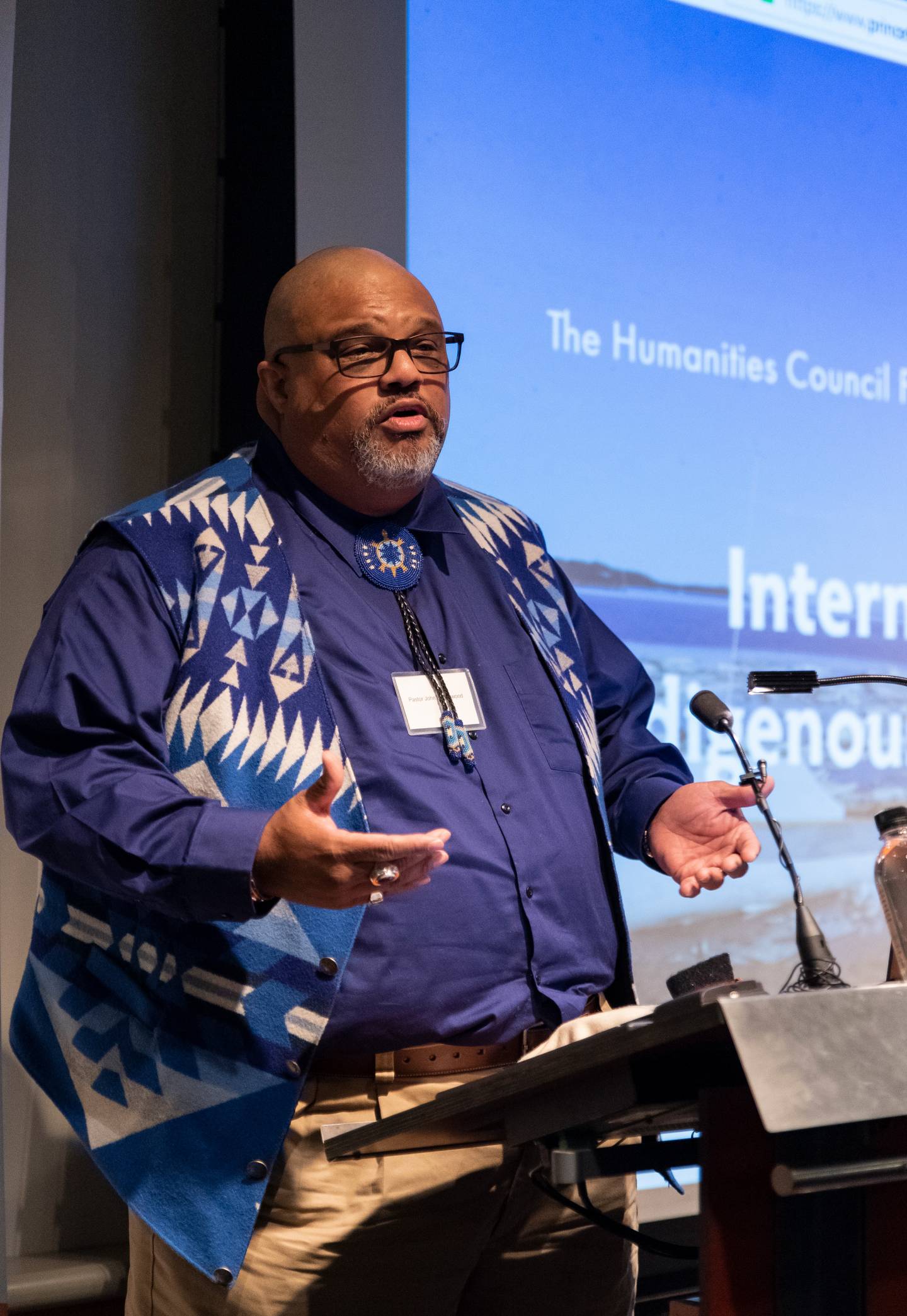 Pastor Norwood leads a prayer