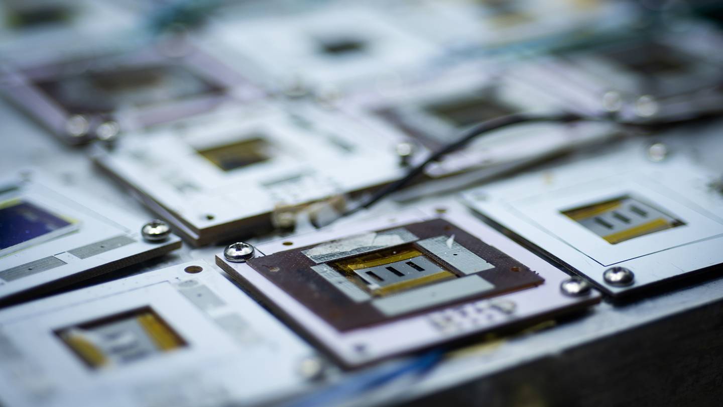 An array of perovskite solar cell designs sit under bright light at high temperatures