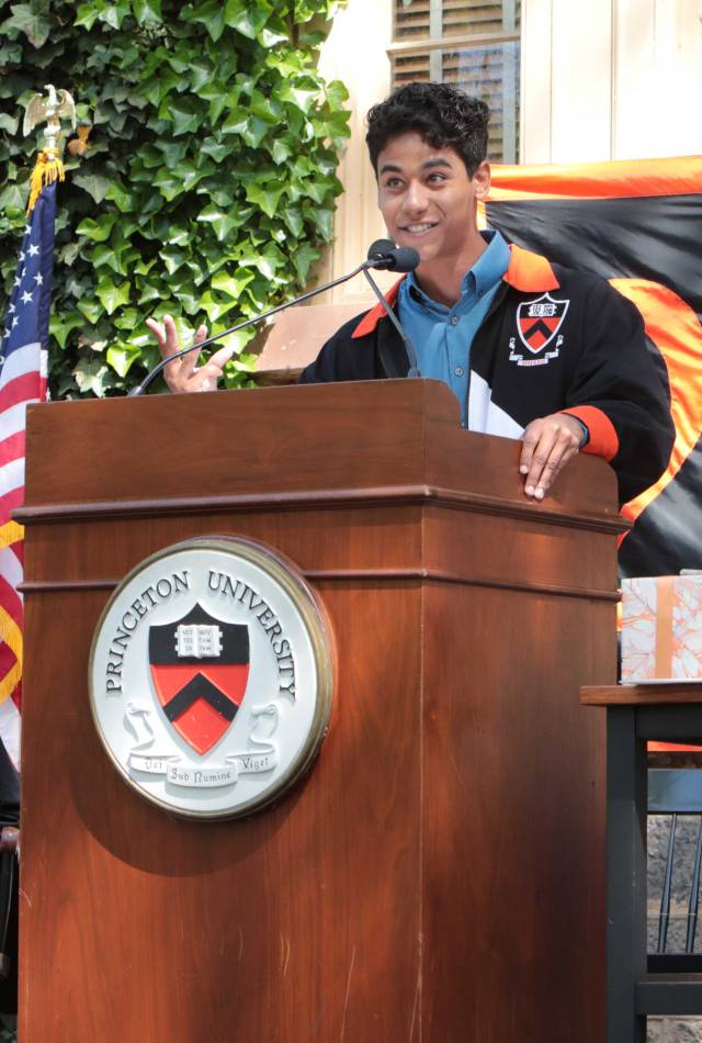 Santiago Guiran at the podium